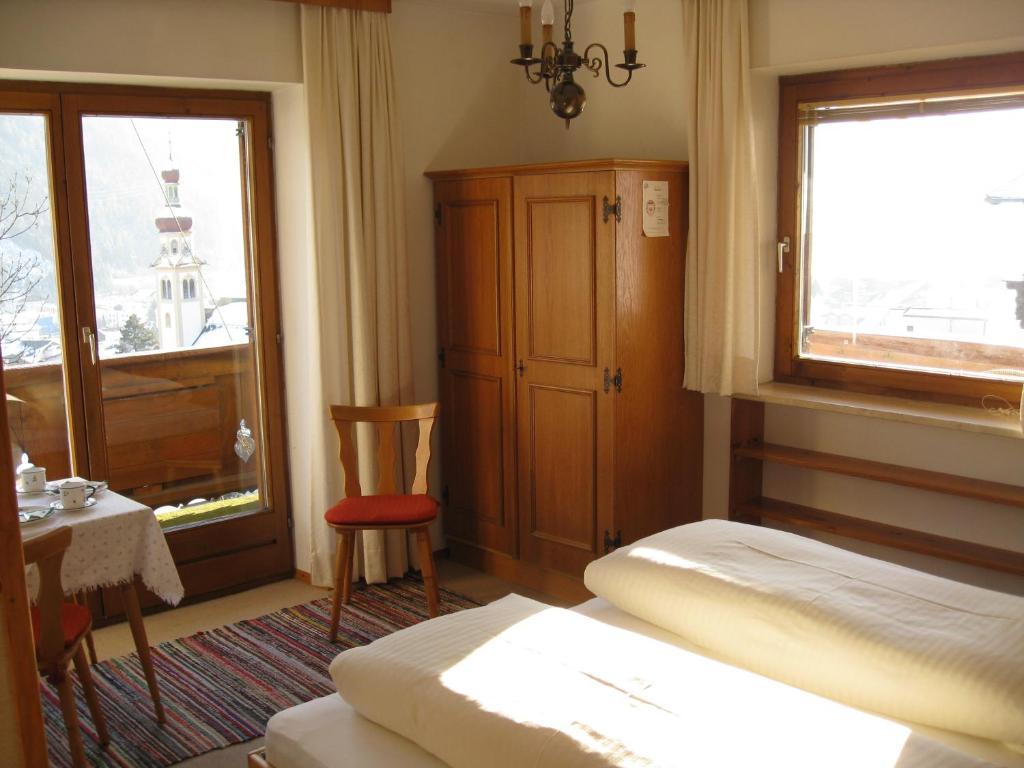 Haus Bergheimat - Familie Oberacher Guest House Фулпмес Стая снимка