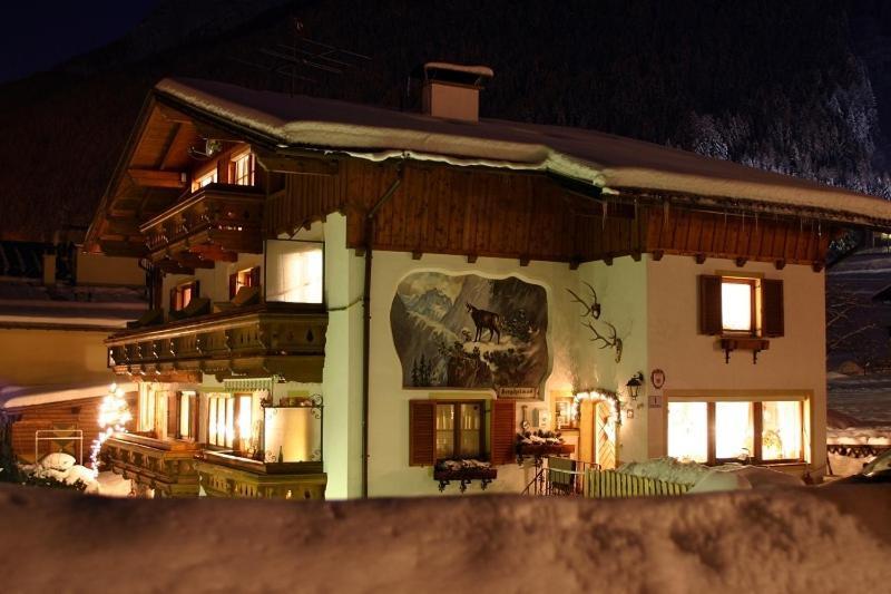 Haus Bergheimat - Familie Oberacher Guest House Фулпмес Екстериор снимка