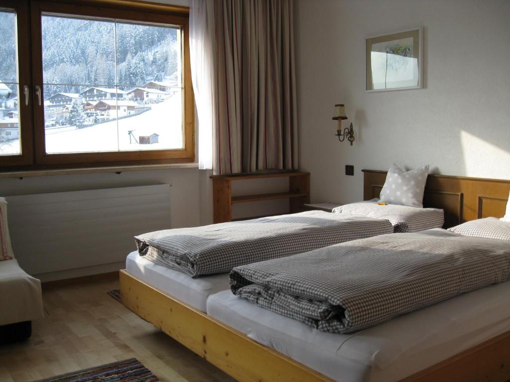 Haus Bergheimat - Familie Oberacher Guest House Фулпмес Екстериор снимка