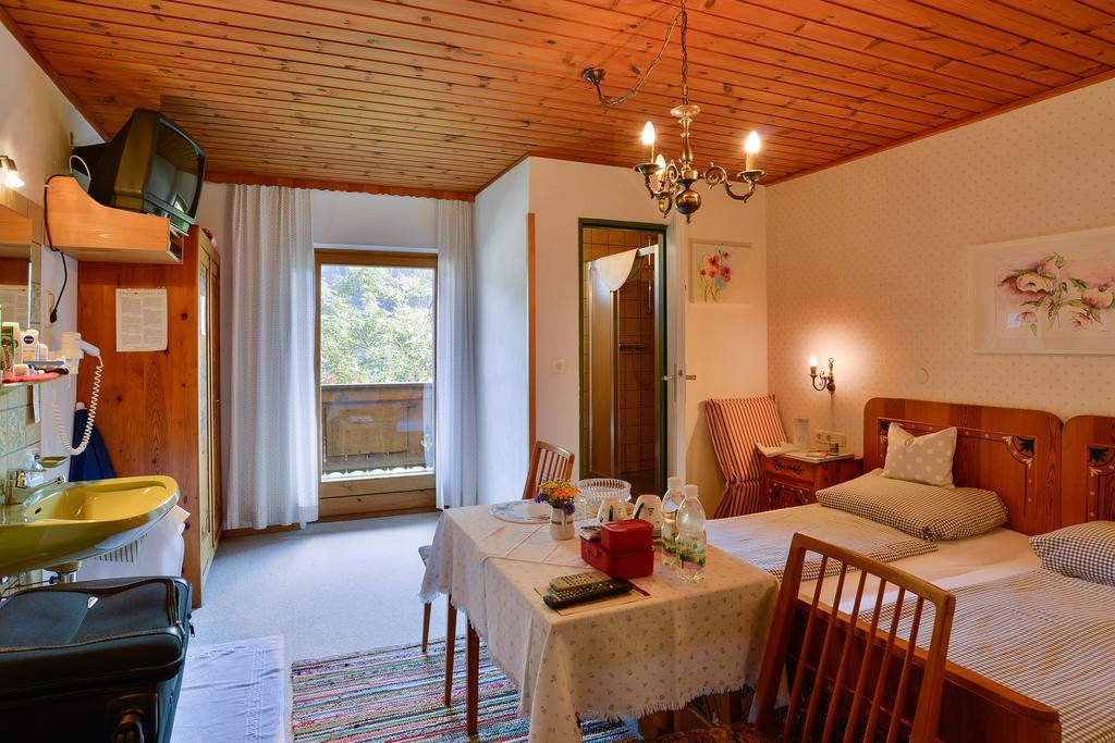 Haus Bergheimat - Familie Oberacher Guest House Фулпмес Стая снимка